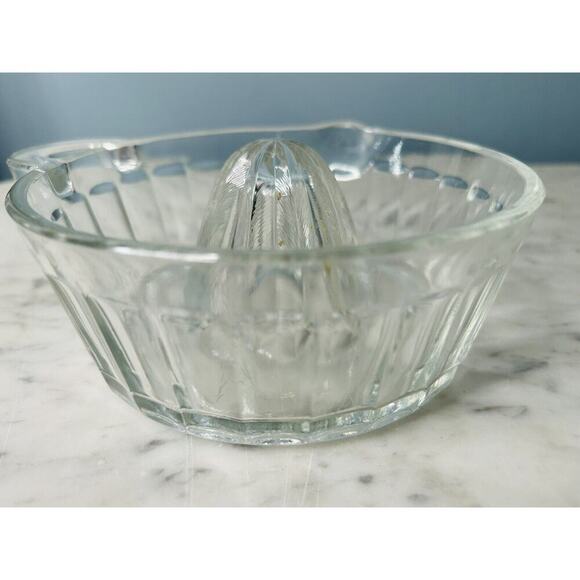 Vintage Indiana Clear Glass Citrus Juicer Reamer Side Spout Loop Tab Handle Deep - Picture 7 of 9